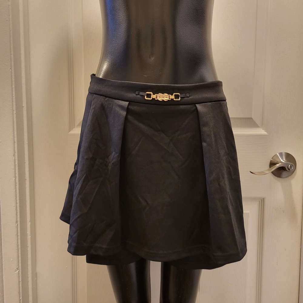 Cider Women's Black Mid Waist Solid Pleated Skort with Belt & Zipper Size S